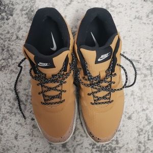 nike air max invigor wheat